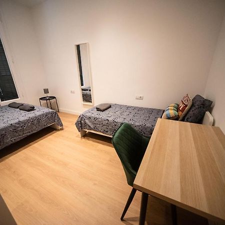 By Universitat Rooms Barcelona Bagian luar foto
