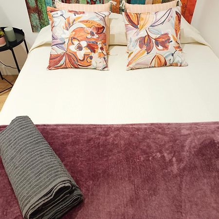 By Universitat Rooms Barcelona Bagian luar foto