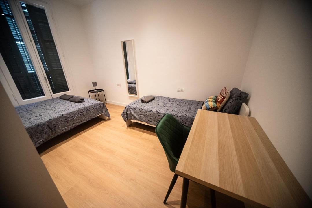 By Universitat Rooms Barcelona Bagian luar foto