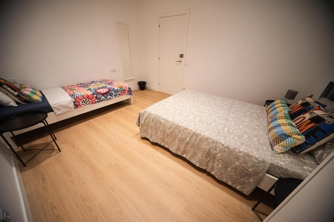By Universitat Rooms Barcelona Bagian luar foto