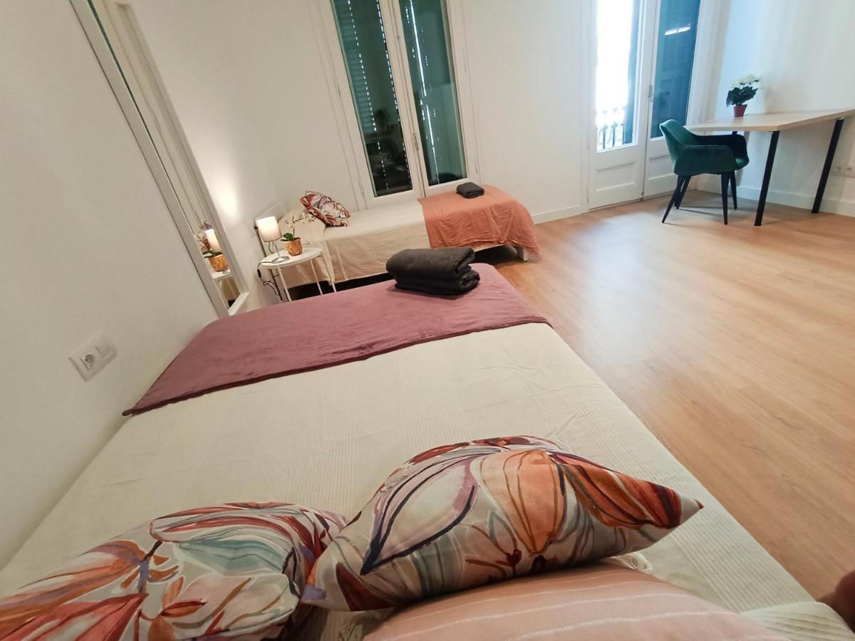 By Universitat Rooms Barcelona Bagian luar foto