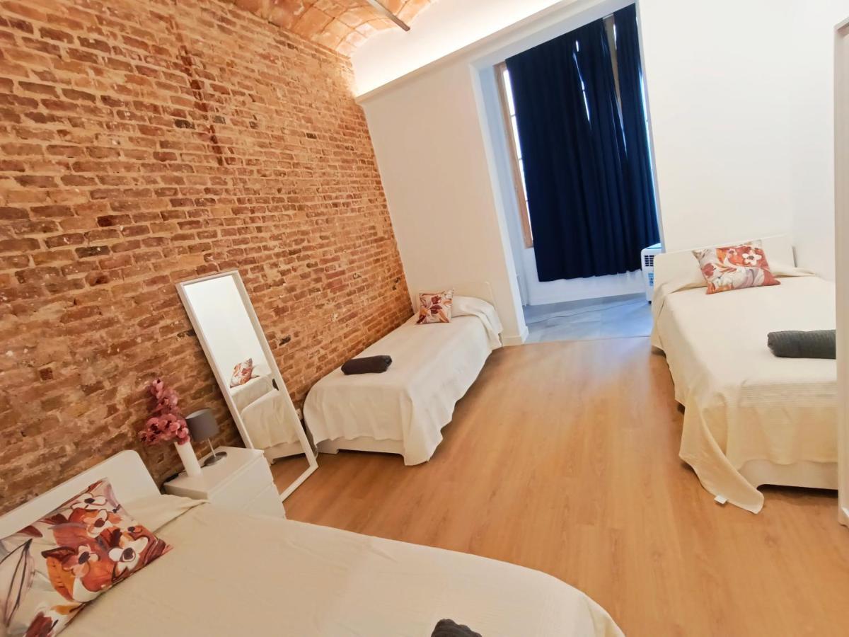 By Universitat Rooms Barcelona Bagian luar foto