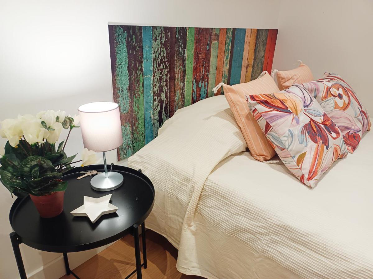 By Universitat Rooms Barcelona Bagian luar foto