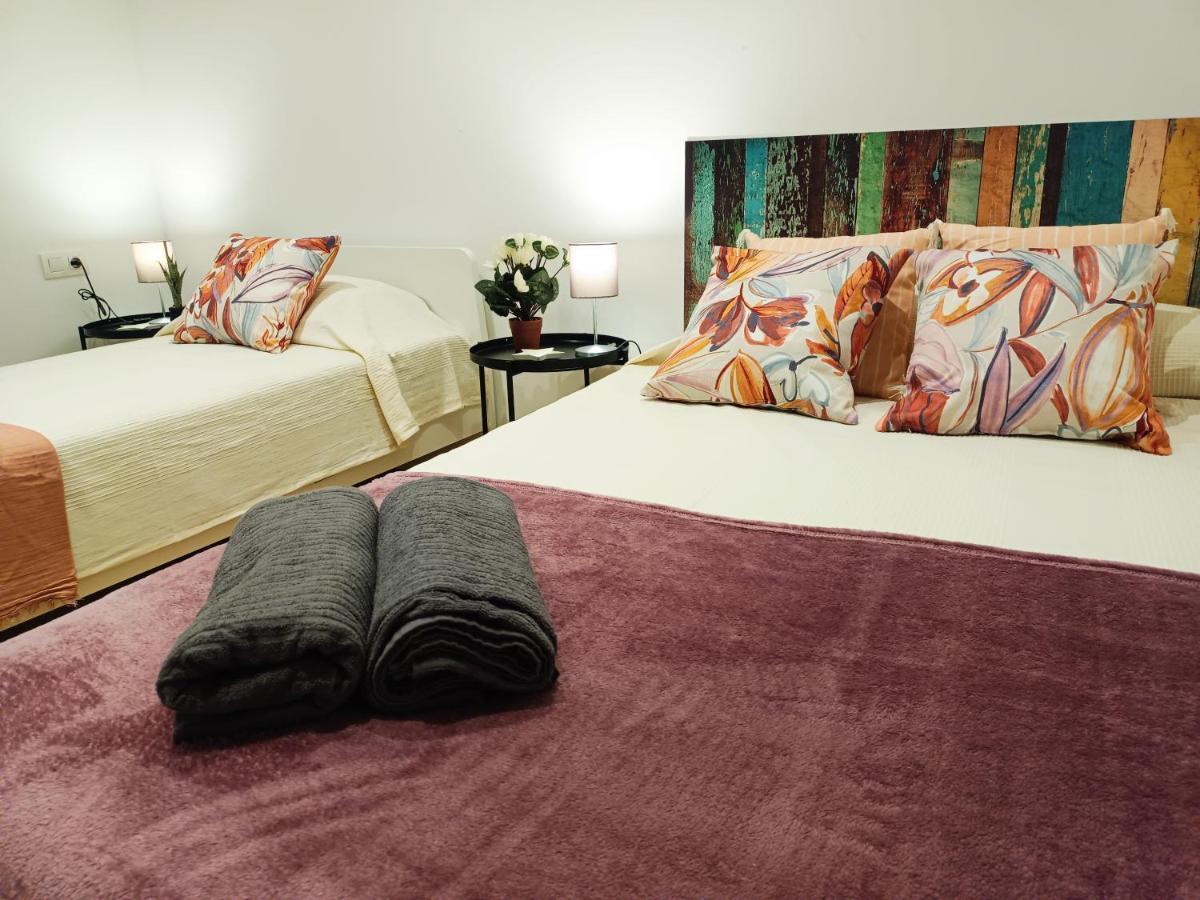 By Universitat Rooms Barcelona Bagian luar foto