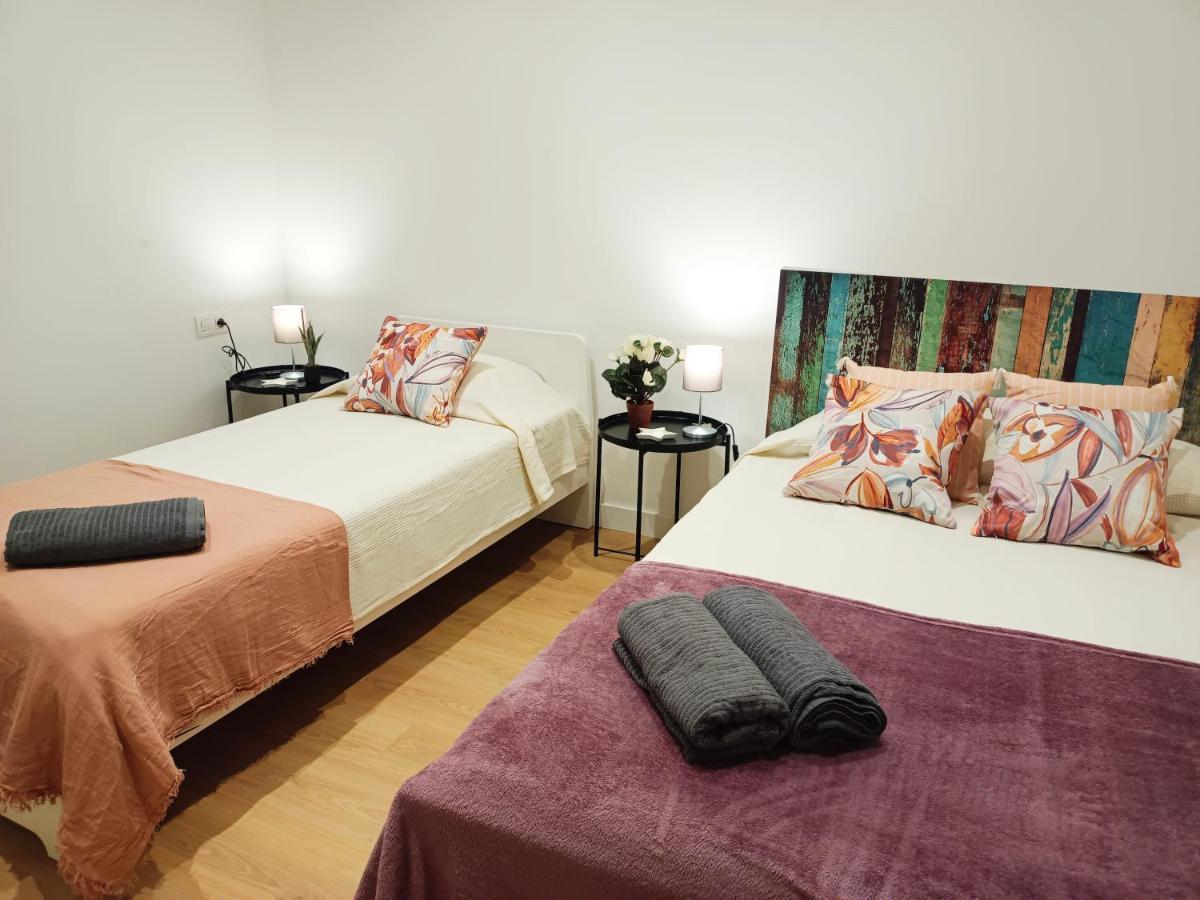 By Universitat Rooms Barcelona Bagian luar foto