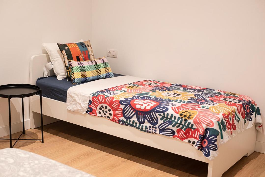 By Universitat Rooms Barcelona Bagian luar foto