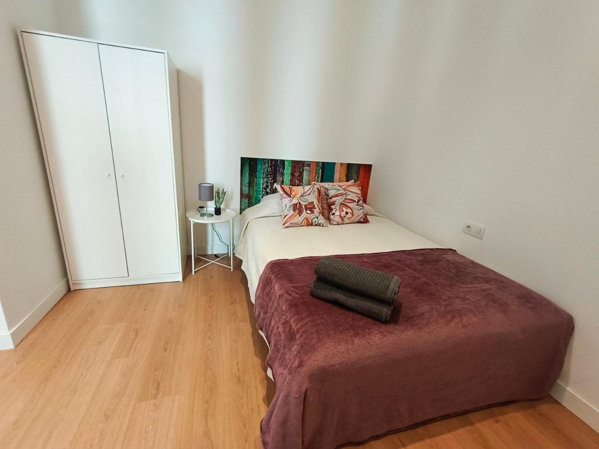 By Universitat Rooms Barcelona Bagian luar foto