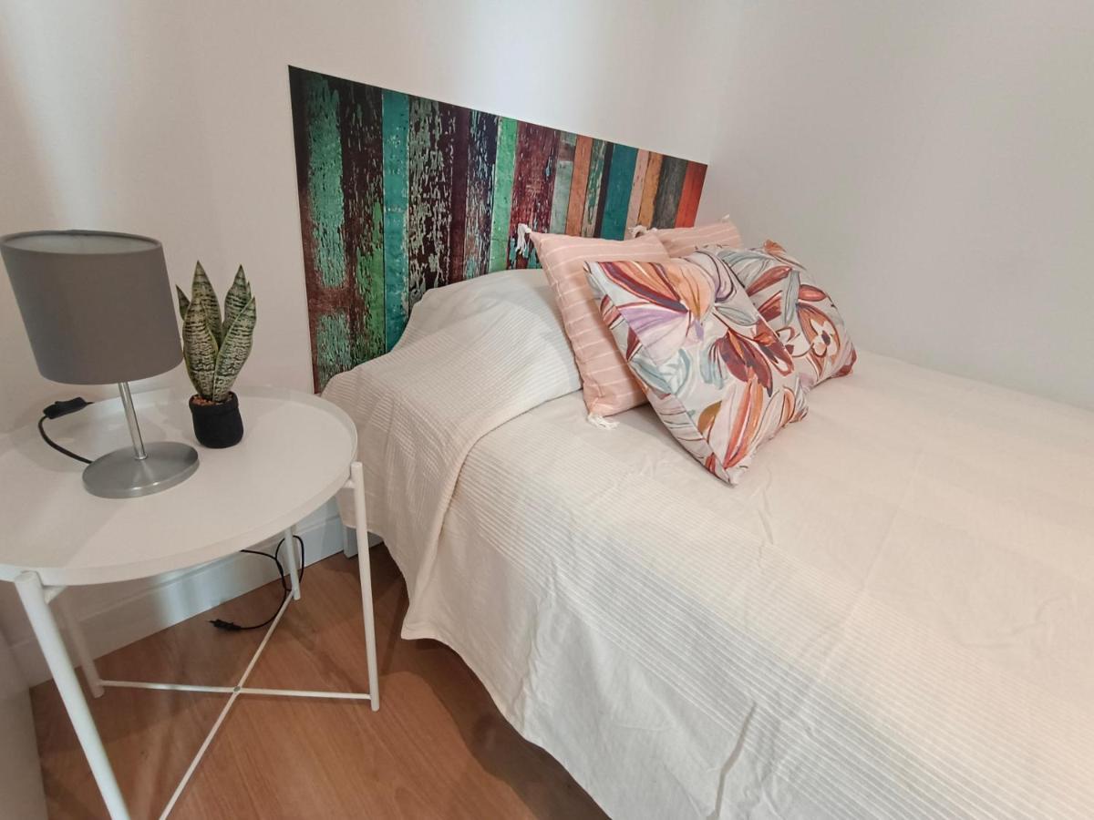 By Universitat Rooms Barcelona Bagian luar foto