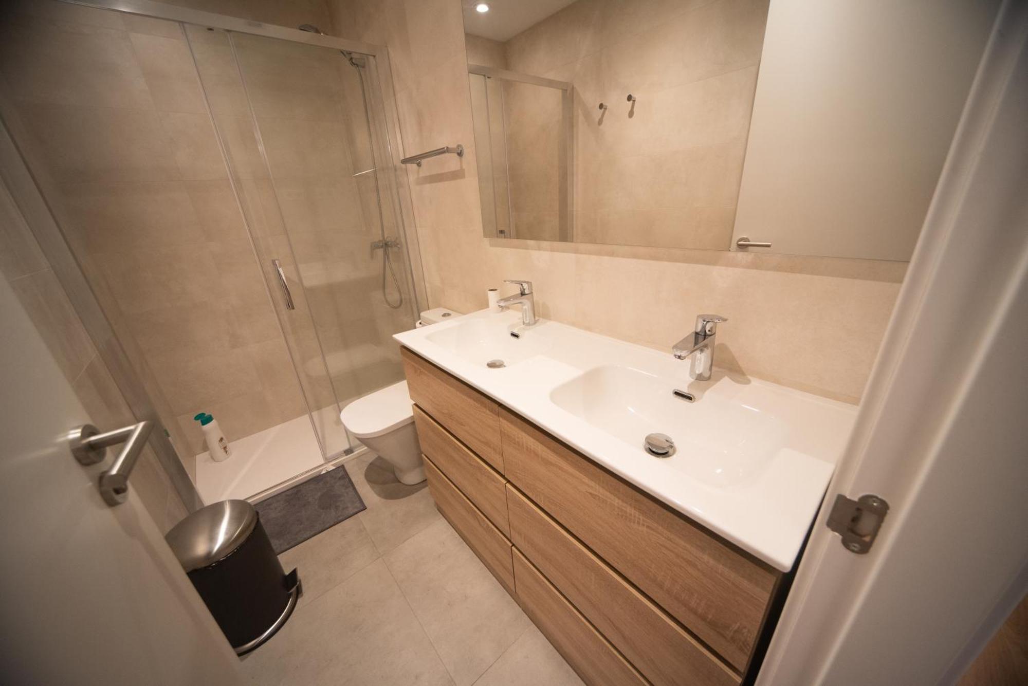 By Universitat Rooms Barcelona Bagian luar foto