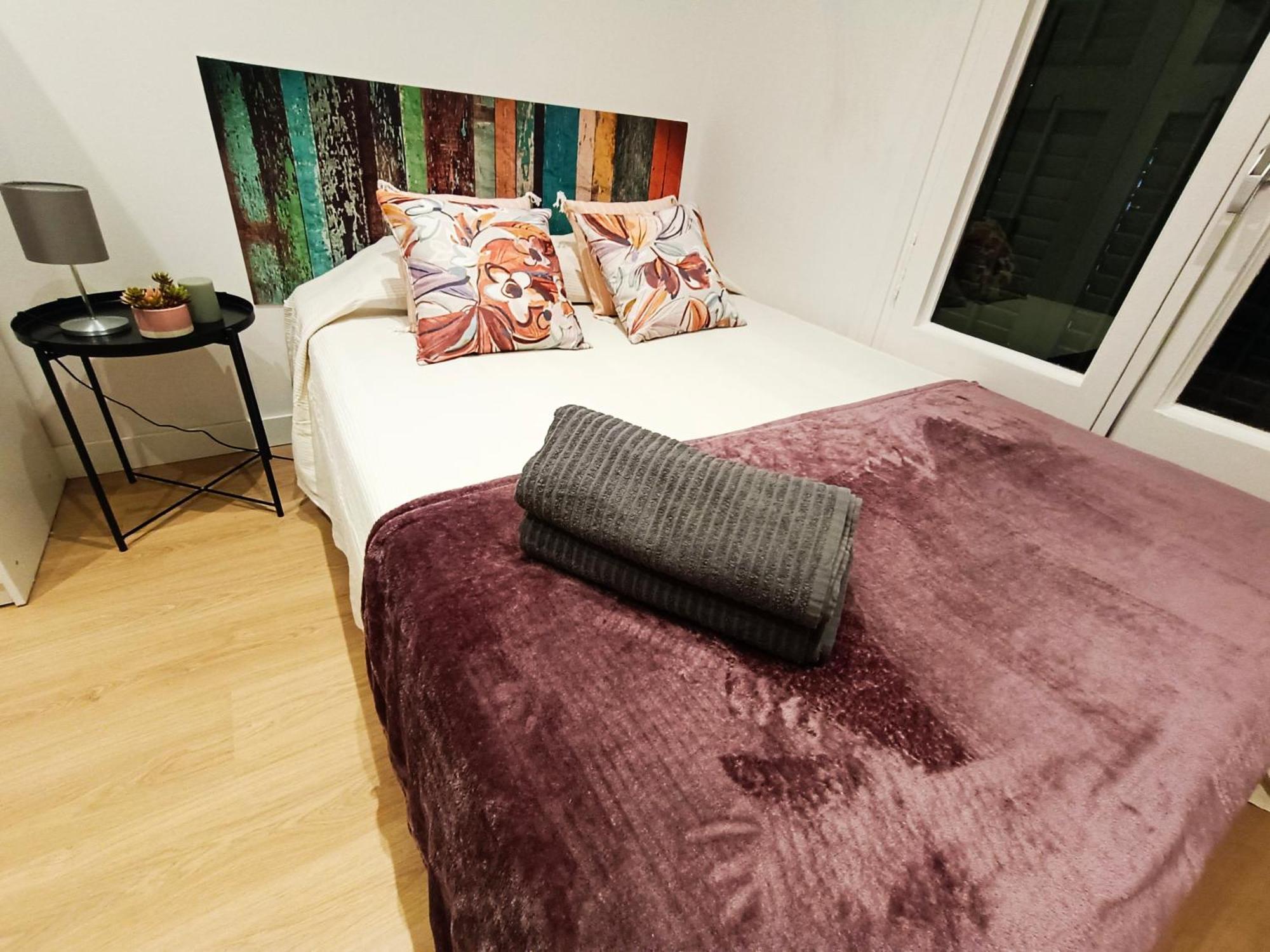 By Universitat Rooms Barcelona Bagian luar foto